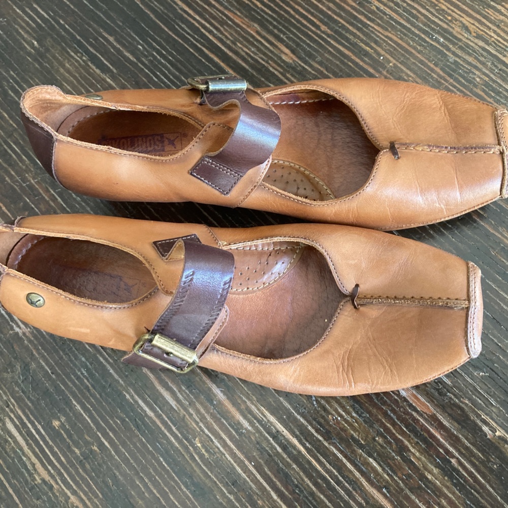 Pilolinos-beautiful leather low heeled shoes